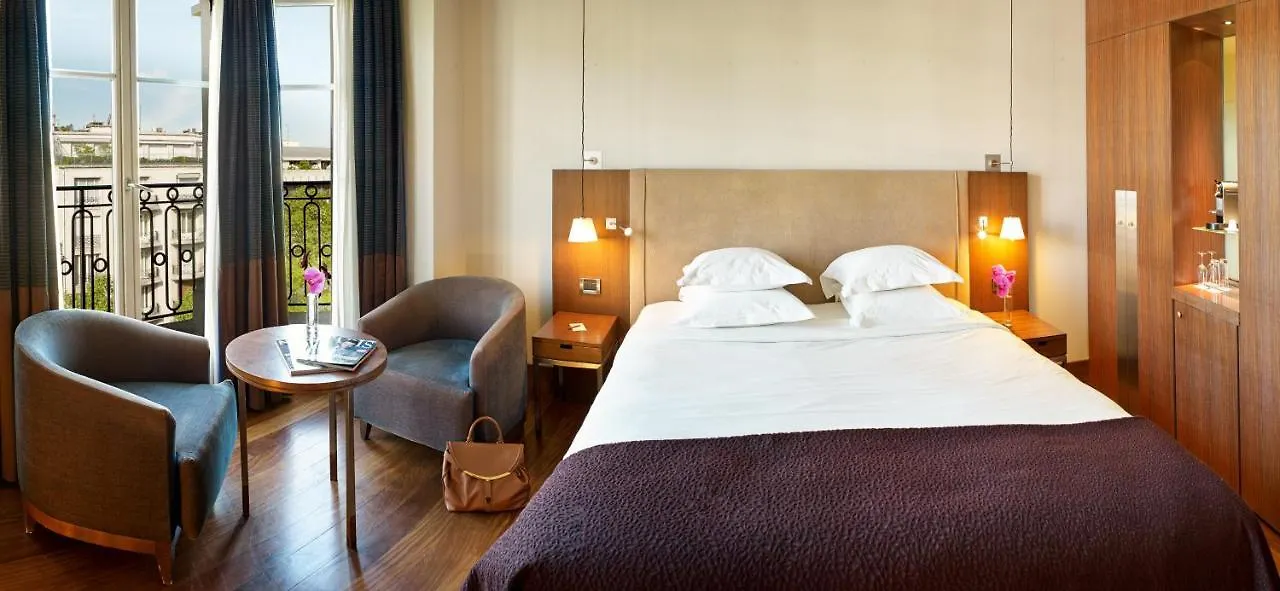 Hotell Grand Champs-elysees 5*